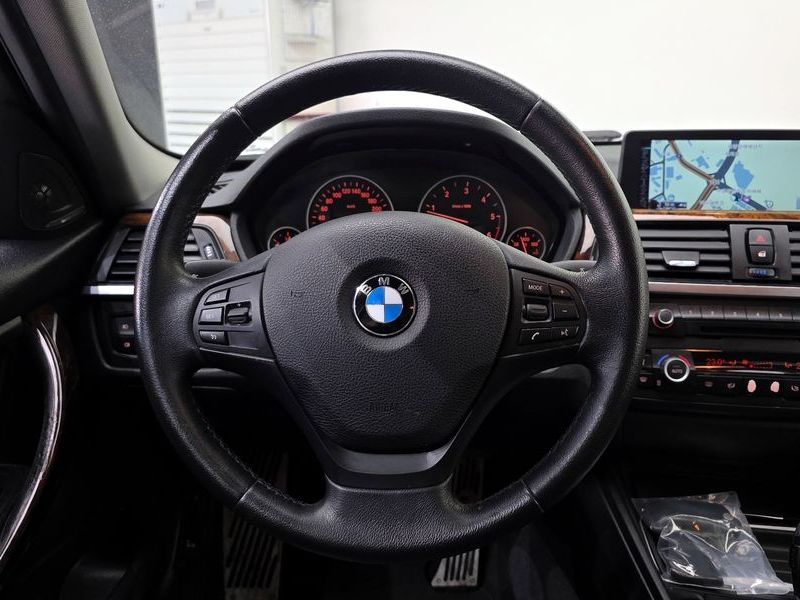 2013 BMW 3 Series 320d photo 13