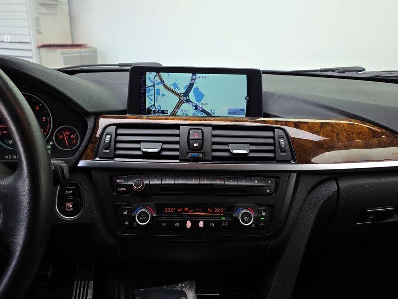 2013 BMW 3 Series 320d photo 14