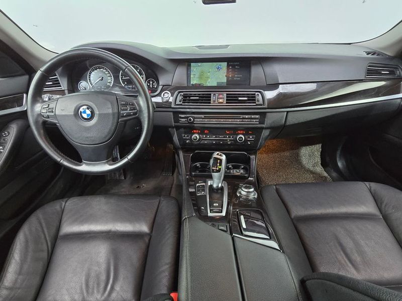 2013 BMW 5 Series 520d photo 7
