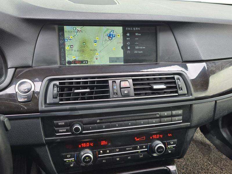 2013 BMW 5 Series 520d photo 14