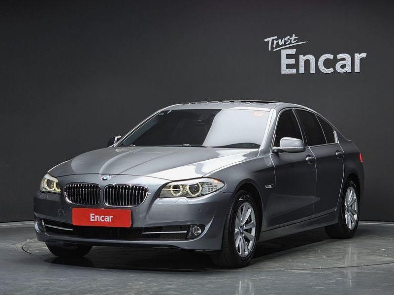 2013 BMW 5 Series 520d photo 1