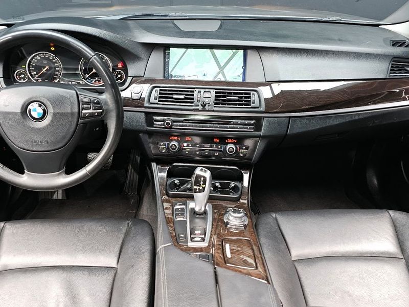 2013 BMW 5 Series 520d photo 7