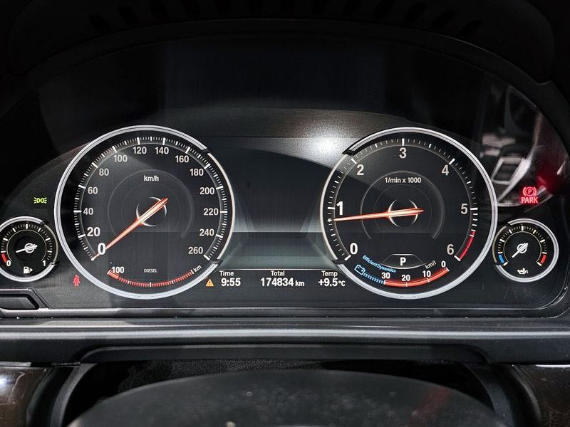 2013 BMW 5 Series 520d photo 8