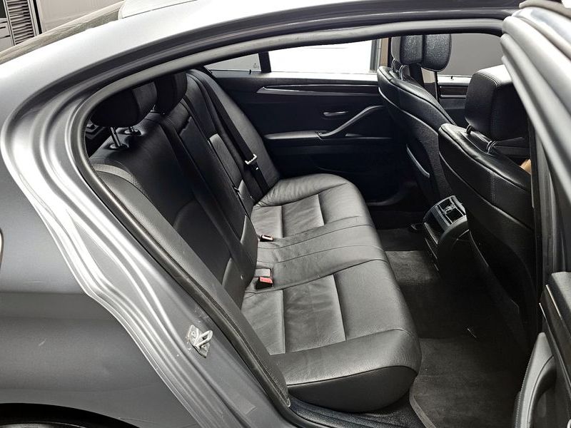 2013 BMW 5 Series 520d photo 11