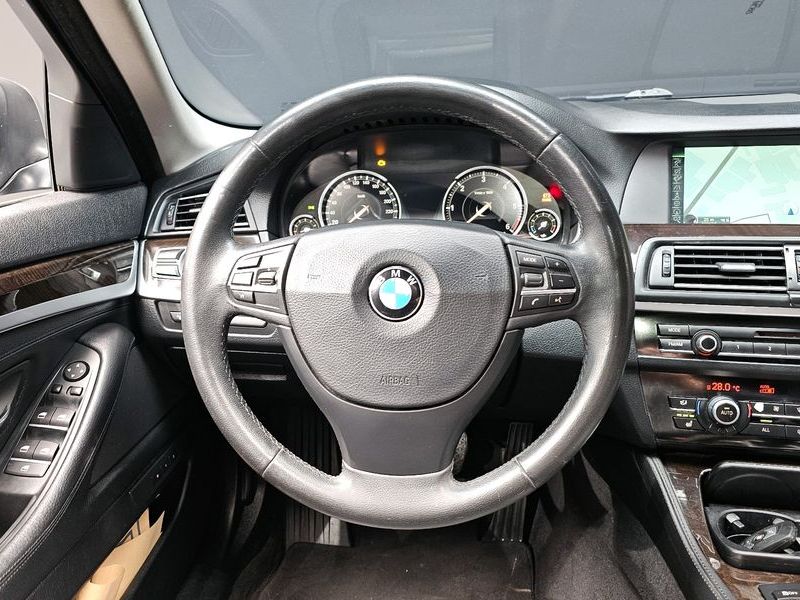 2013 BMW 5 Series 520d photo 13