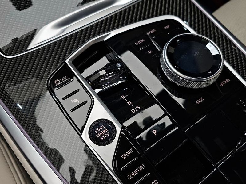 2026 BMW X7 xDrive 40i M Sport 7STR photo 9
