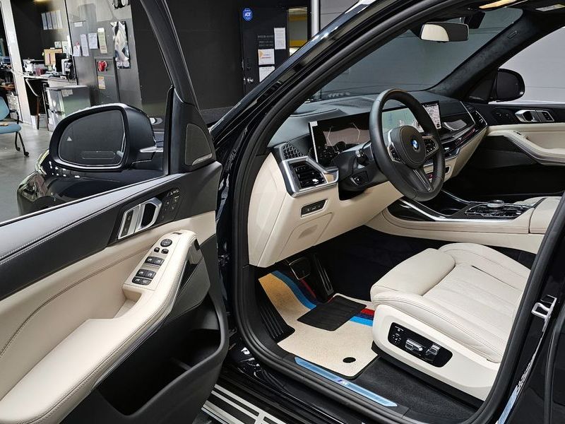 2026 BMW X7 xDrive 40i M Sport 7STR photo 10