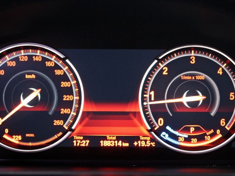 2013 BMW 5 Series 520d photo 8