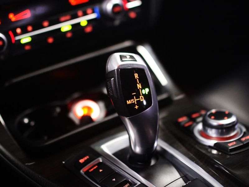 2013 BMW 5 Series 520d photo 9