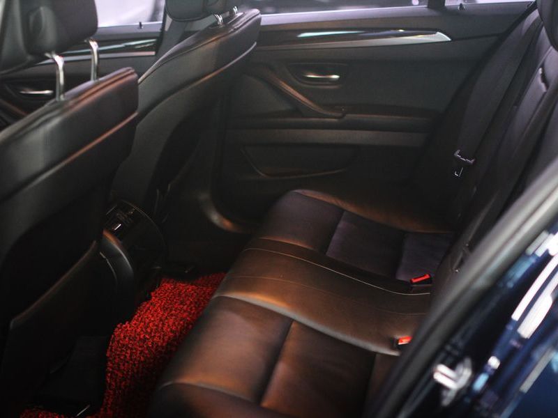 2013 BMW 5 Series 520d photo 12