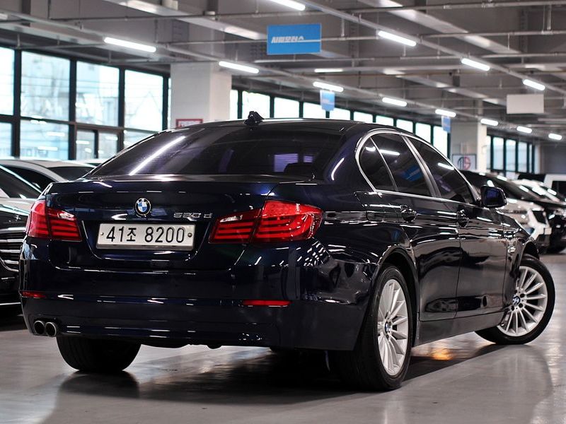 2013 BMW 5 Series 520d photo 16