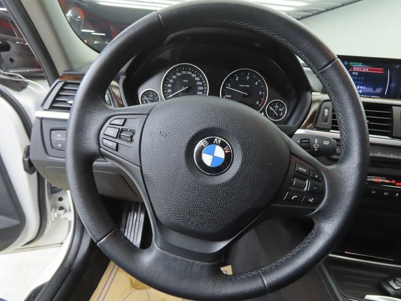 2013 BMW 3 Series 320d photo 8
