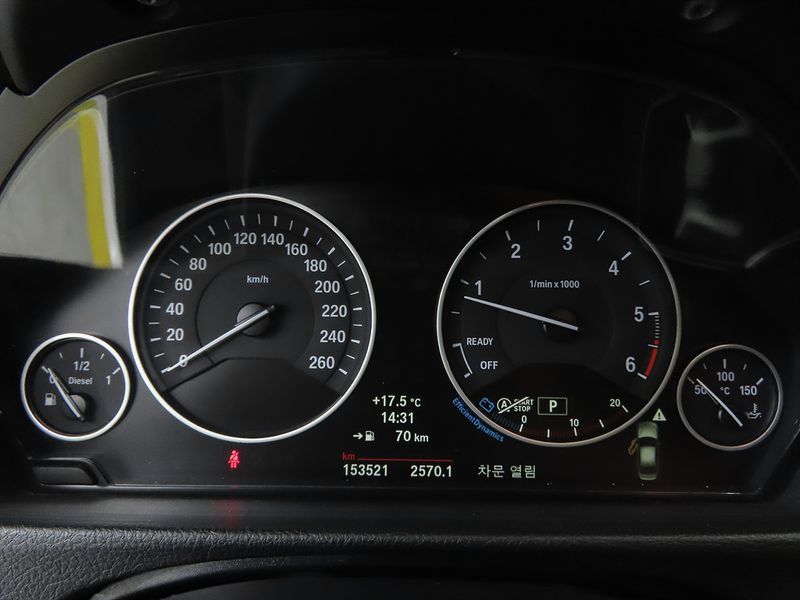 2013 BMW 3 Series 320d photo 9