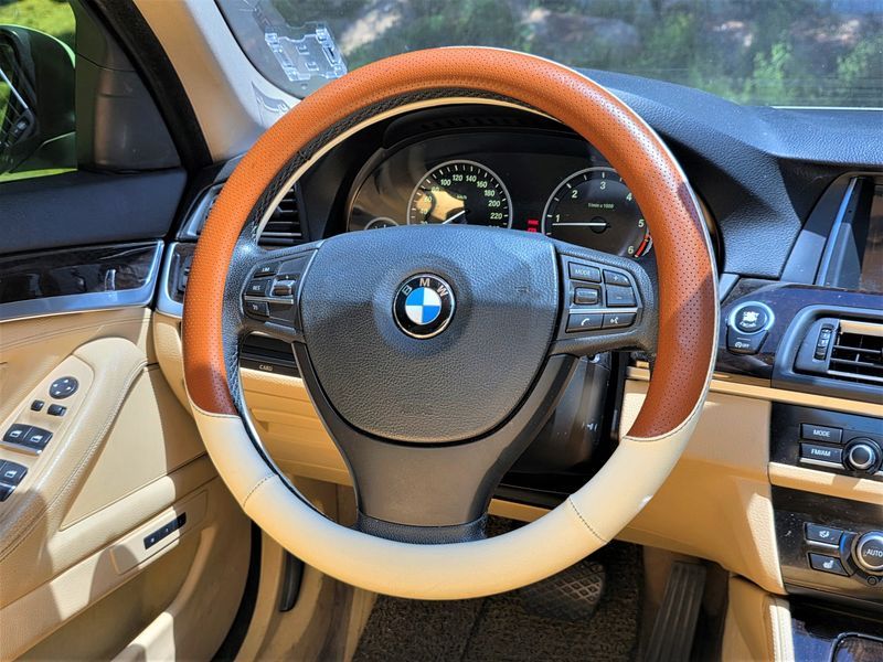 2013 BMW 5 Series 520d photo 8