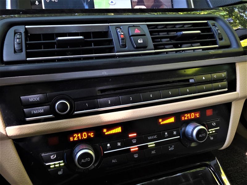 2013 BMW 5 Series 520d photo 13