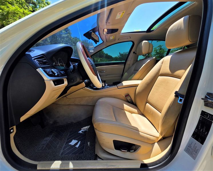 2013 BMW 5 Series 520d photo 14