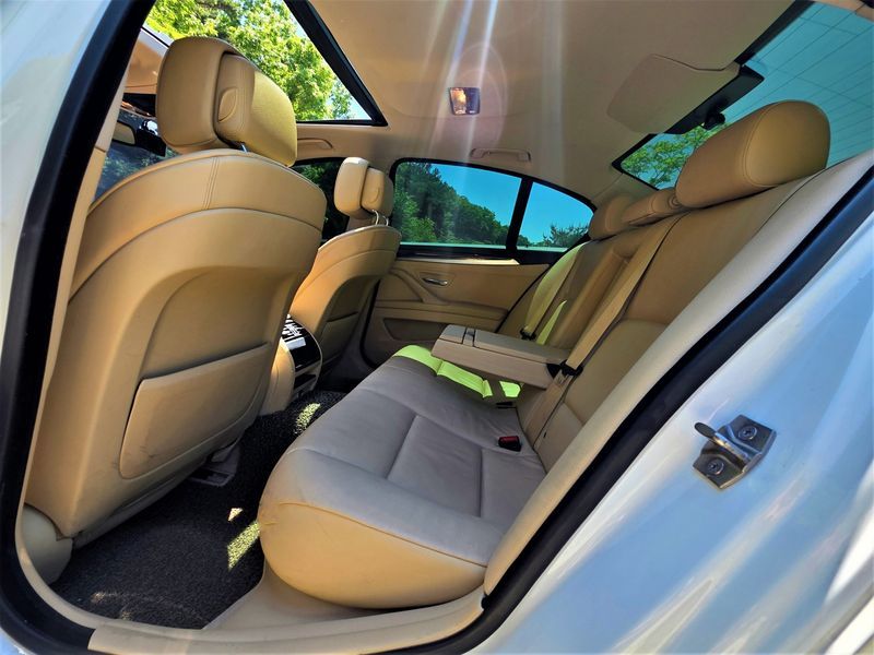 2013 BMW 5 Series 520d photo 15