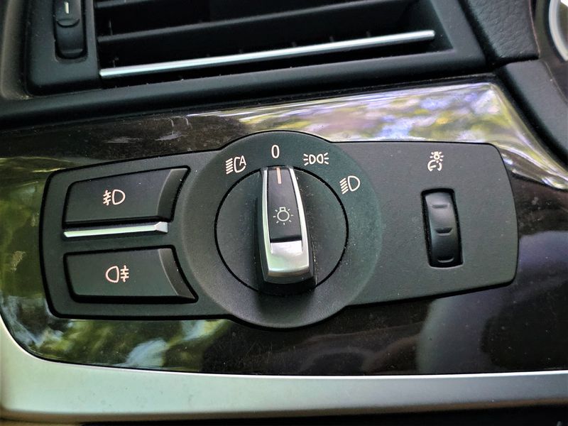 2013 BMW 5 Series 520d photo 16