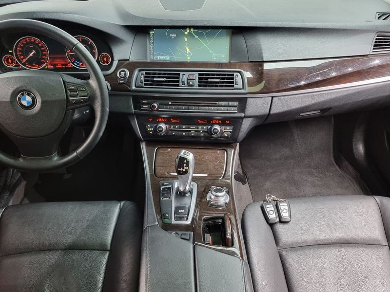 2013 BMW 5 Series 520d photo 7