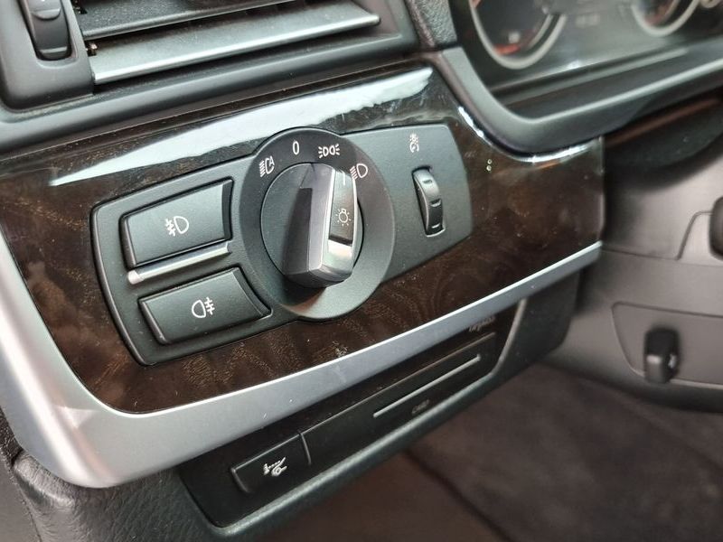 2013 BMW 5 Series 520d photo 15