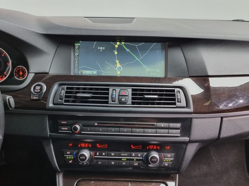 2013 BMW 5 Series 520d photo 17