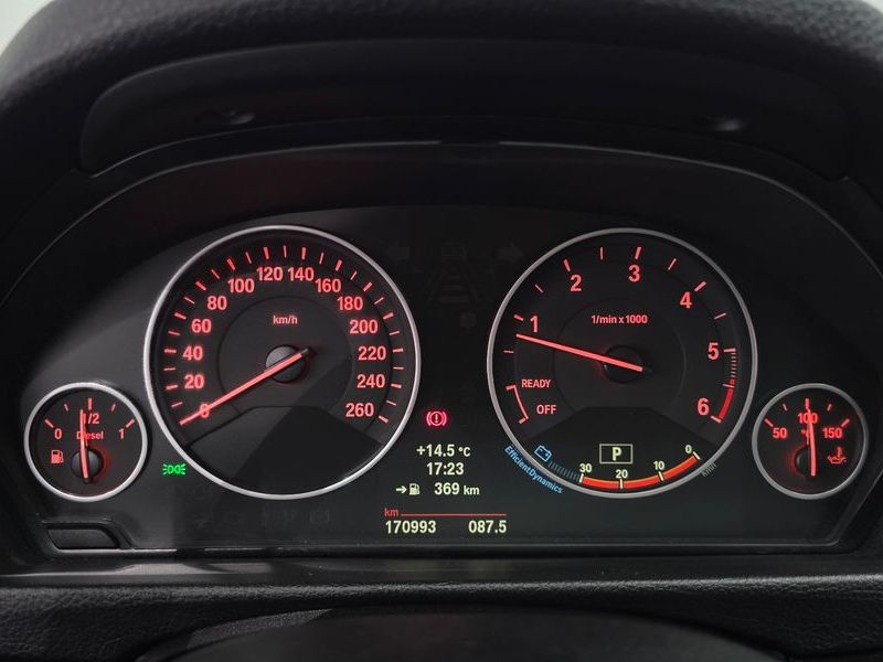 2013 BMW 3 Series 320d photo 8