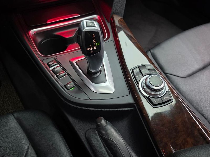 2013 BMW 3 Series 320d photo 9