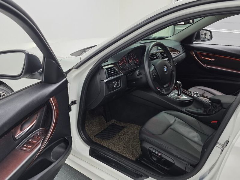 2013 BMW 3 Series 320d photo 10