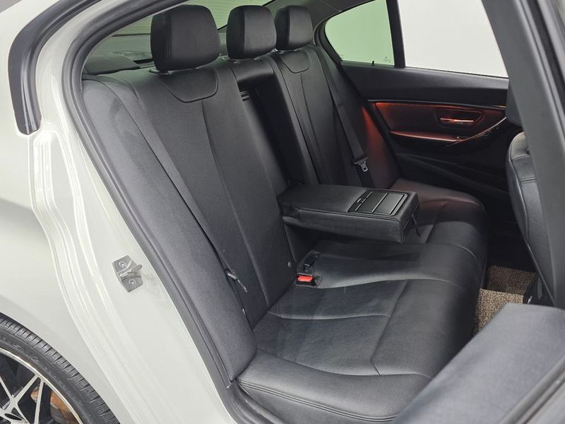 2013 BMW 3 Series 320d photo 11