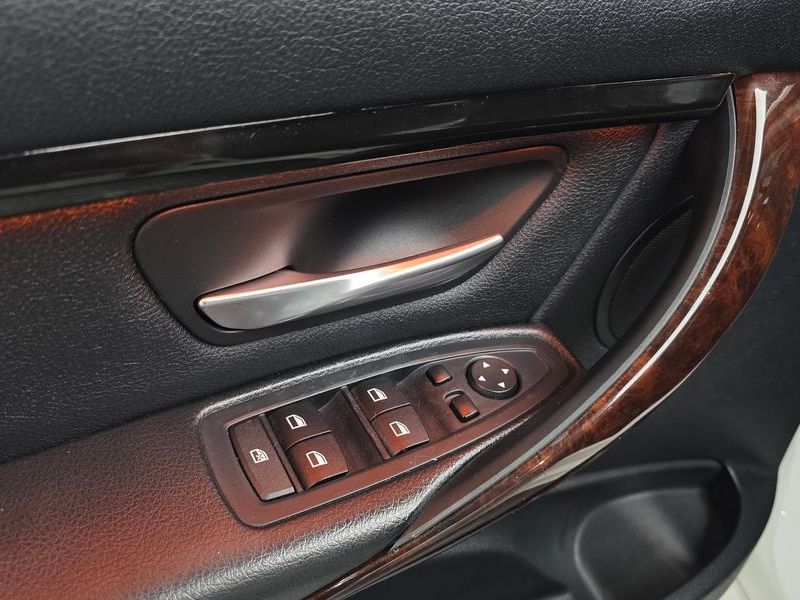 2013 BMW 3 Series 320d photo 14