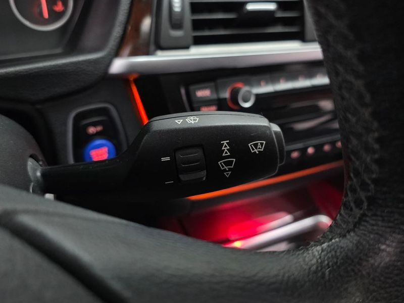 2013 BMW 3 Series 320d photo 16