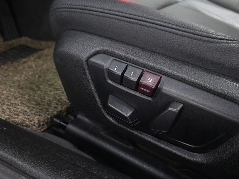 2013 BMW 3 Series 320d photo 19