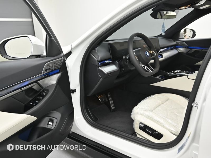 2026 BMW i5 eDrive 40 M Sport photo 12