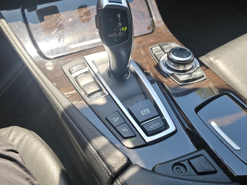 2013 BMW 5 Series 525d xDrive photo 9