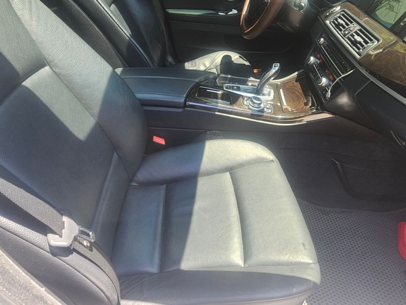 2013 BMW 5 Series 525d xDrive photo 10
