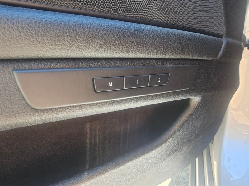 2013 BMW 5 Series 525d xDrive photo 19