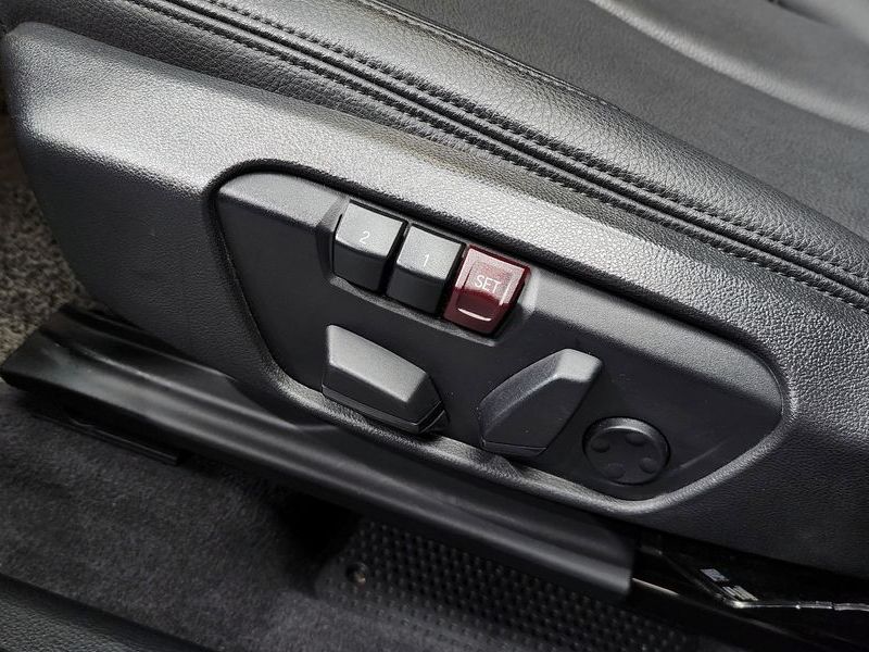 2022 BMW X1 xDrive 20i xLine photo 18