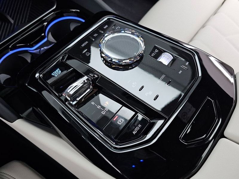 2026 BMW i5 eDrive 40 M Sport photo 9