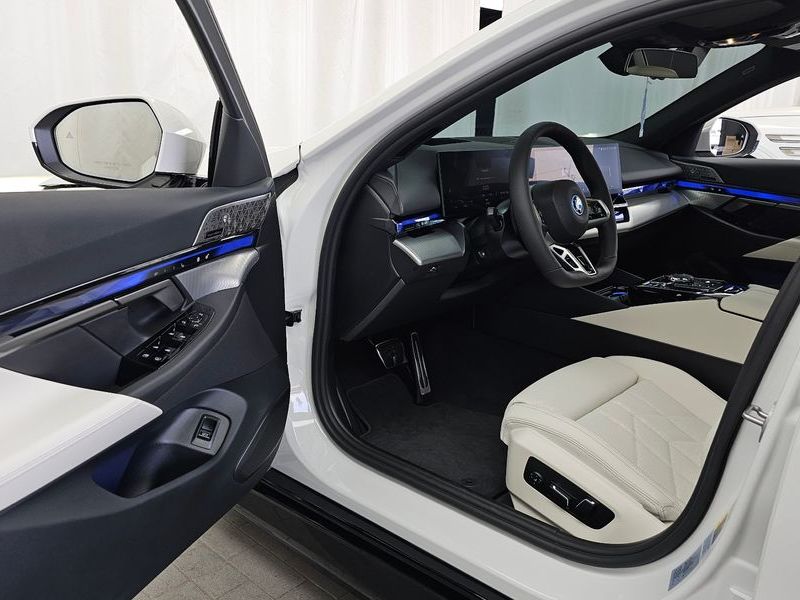 2026 BMW i5 eDrive 40 M Sport photo 10