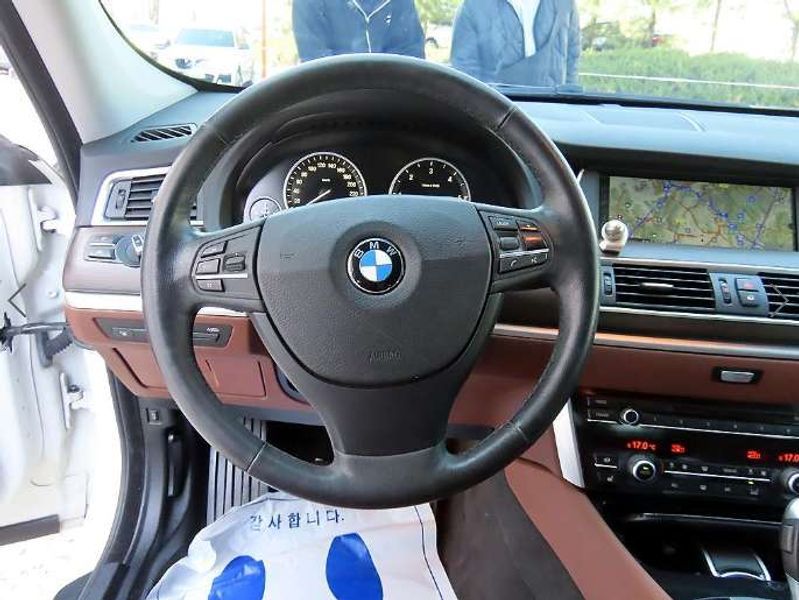 2013 BMW 5 Series GT 30d xDrive photo 8