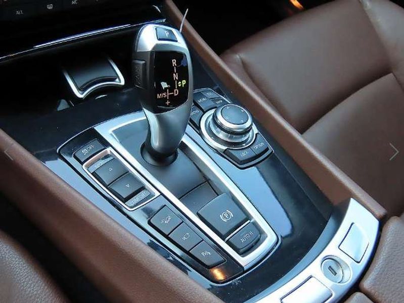 2013 BMW 5 Series GT 30d xDrive photo 11