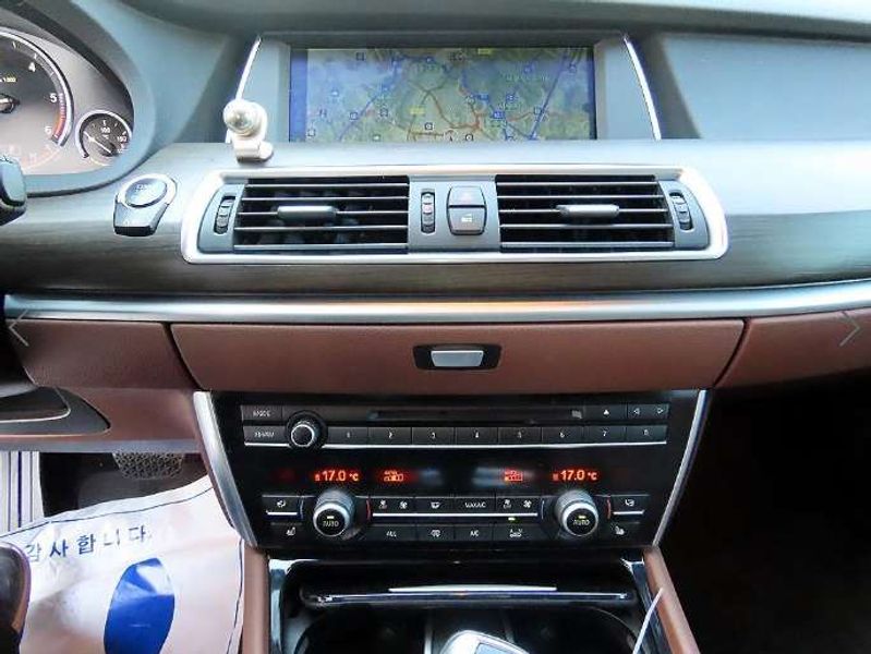2013 BMW 5 Series GT 30d xDrive photo 13