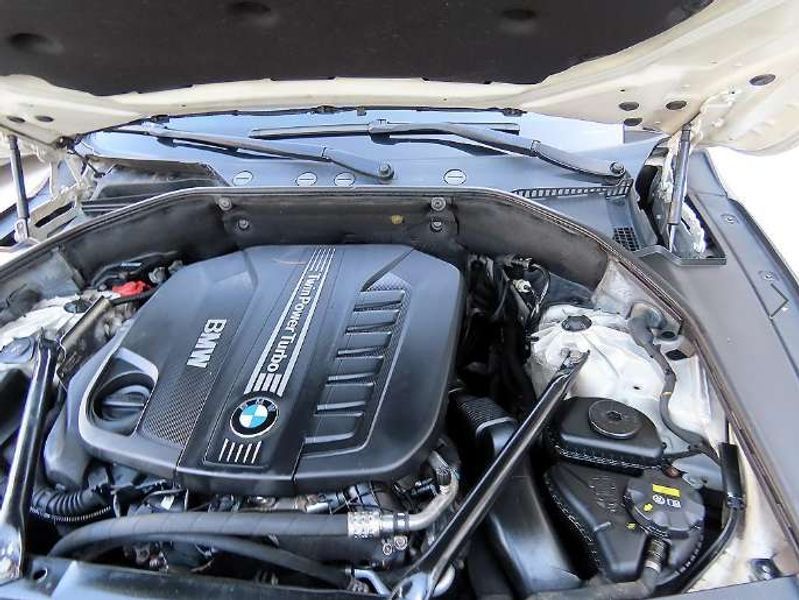 2013 BMW 5 Series GT 30d xDrive photo 19