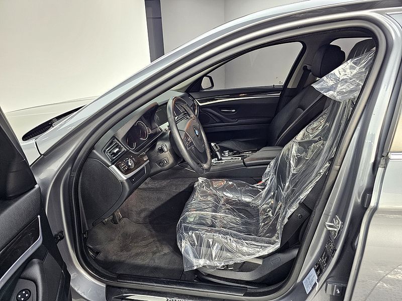 2013 BMW 5 Series 528i photo 10