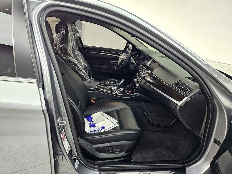 2013 BMW 5 Series 528i photo 11