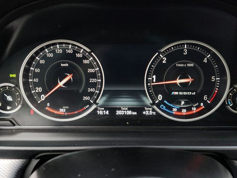 2013 BMW 5 Series 520d M Sport photo 8