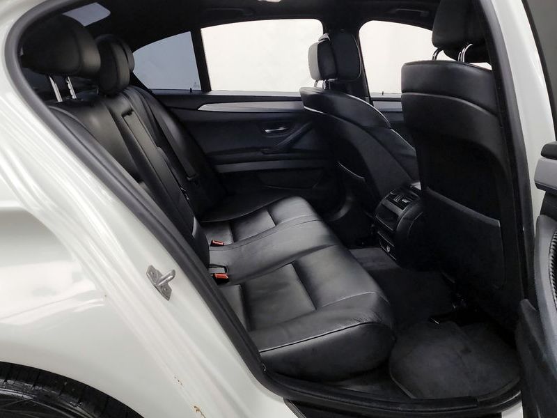 2013 BMW 5 Series 520d M Sport photo 12