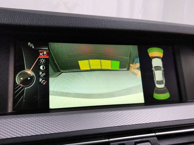 2013 BMW 5 Series 520d M Sport photo 15