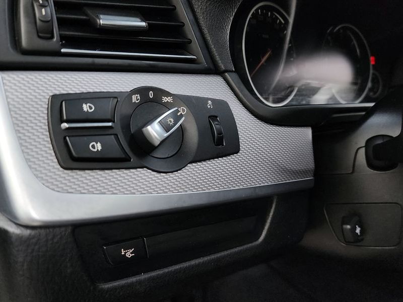 2013 BMW 5 Series 520d M Sport photo 16