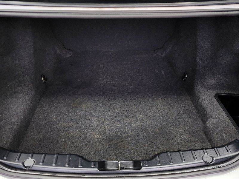 2013 BMW 5 Series 520d M Sport photo 20